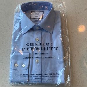 Light blue men’s slim fit dress shirt